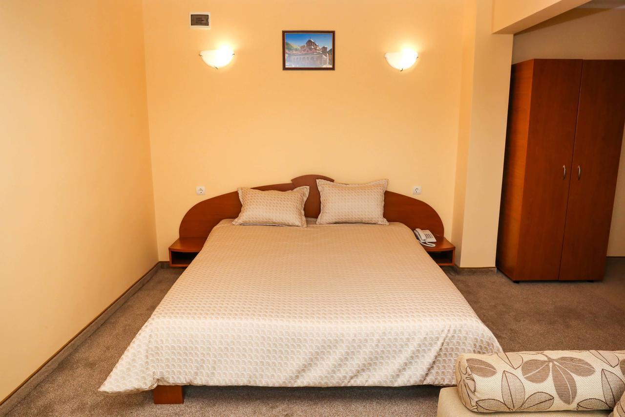 Kŭrdzhali Hotel Bulgaria מראה חיצוני תמונה