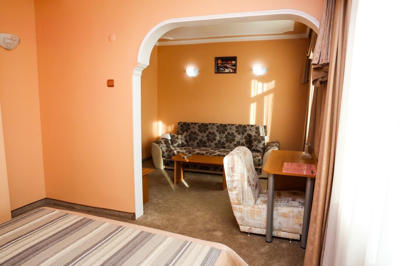 Kŭrdzhali Hotel Bulgaria מראה חיצוני תמונה