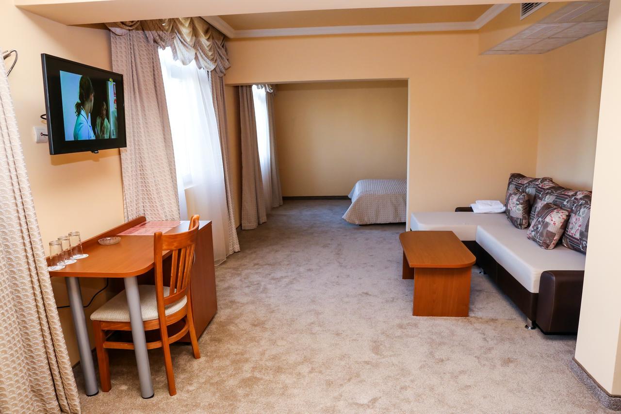 Kŭrdzhali Hotel Bulgaria מראה חיצוני תמונה