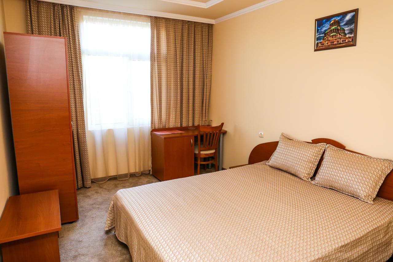Kŭrdzhali Hotel Bulgaria מראה חיצוני תמונה