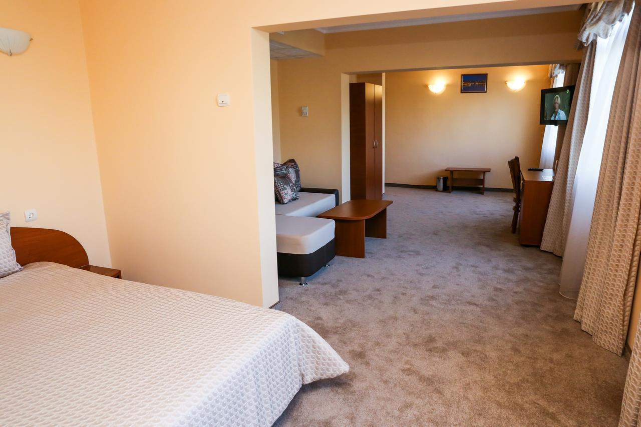 Kŭrdzhali Hotel Bulgaria מראה חיצוני תמונה