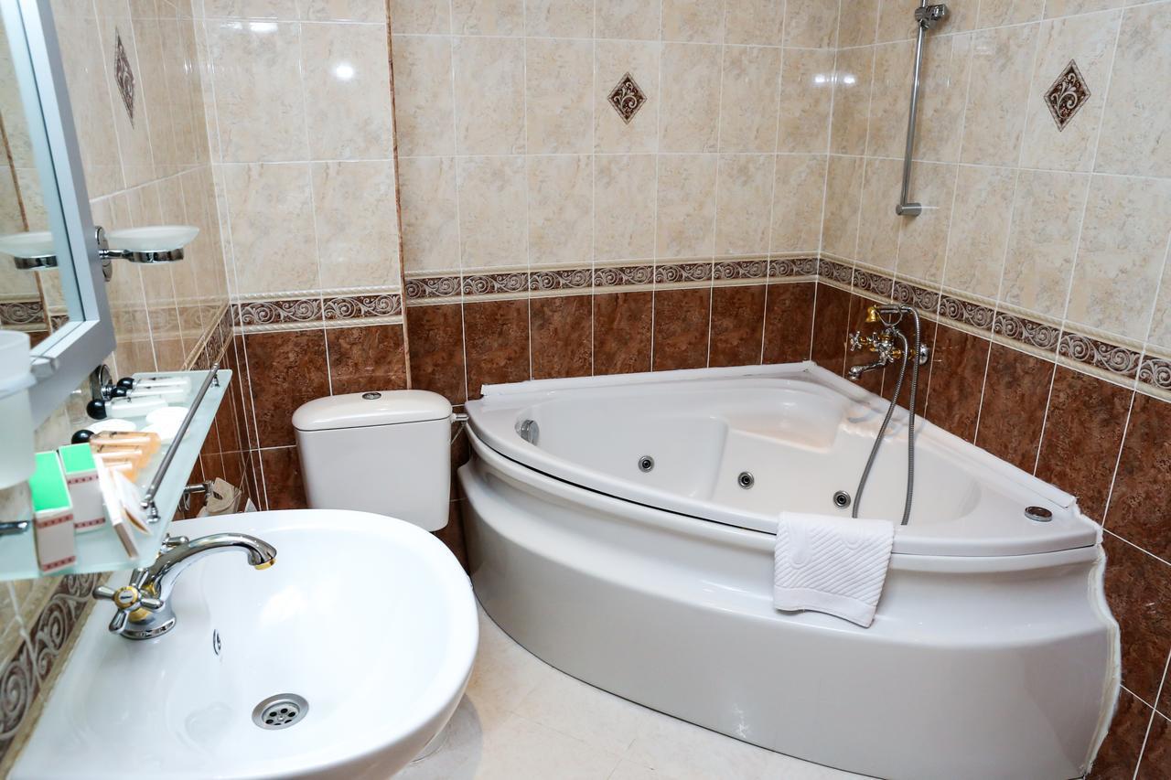 Kŭrdzhali Hotel Bulgaria מראה חיצוני תמונה